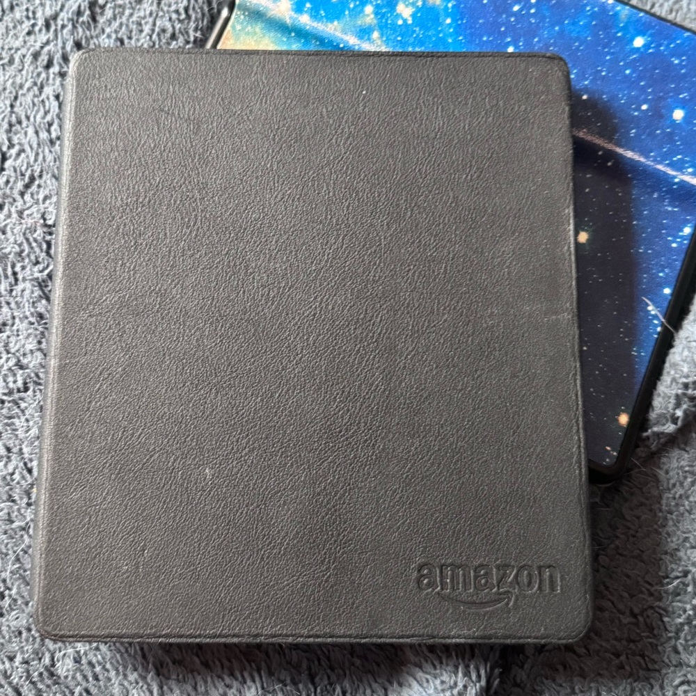 Kindle Oasis, 9th Gen, Black cover.